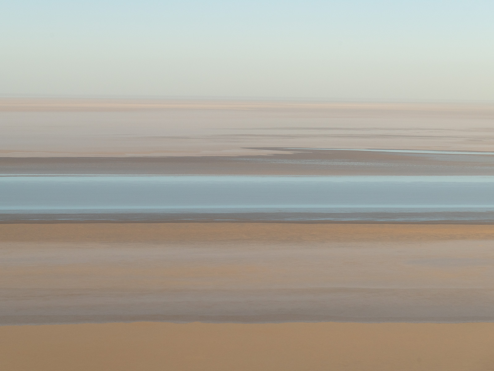 Kati Thanda / Lake Eyre, Australia's largest salt lake — landscape photography by Matthew Abbott